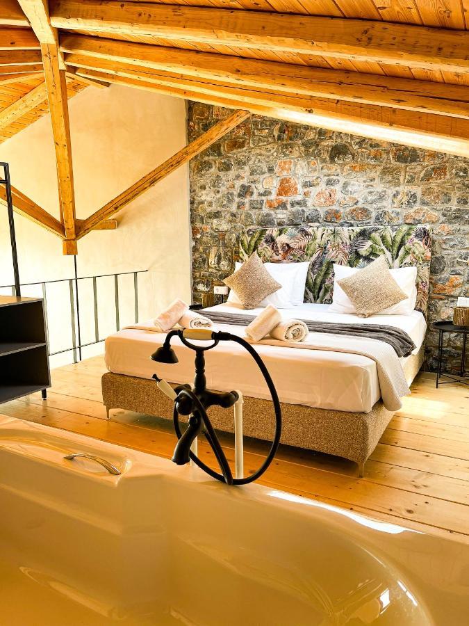 Modern Stone Villas With Swimming Pool Aliveri Ngoại thất bức ảnh