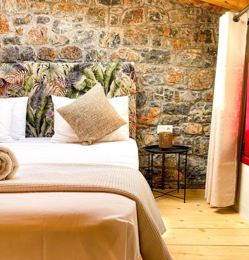 Modern Stone Villas With Swimming Pool Aliveri Ngoại thất bức ảnh