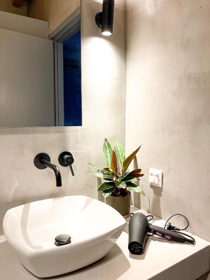 Modern Stone Villas With Swimming Pool Aliveri Ngoại thất bức ảnh