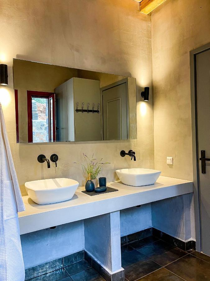 Modern Stone Villas With Swimming Pool Aliveri Ngoại thất bức ảnh