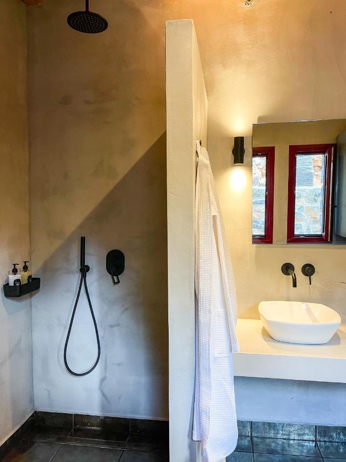 Modern Stone Villas With Swimming Pool Aliveri Ngoại thất bức ảnh