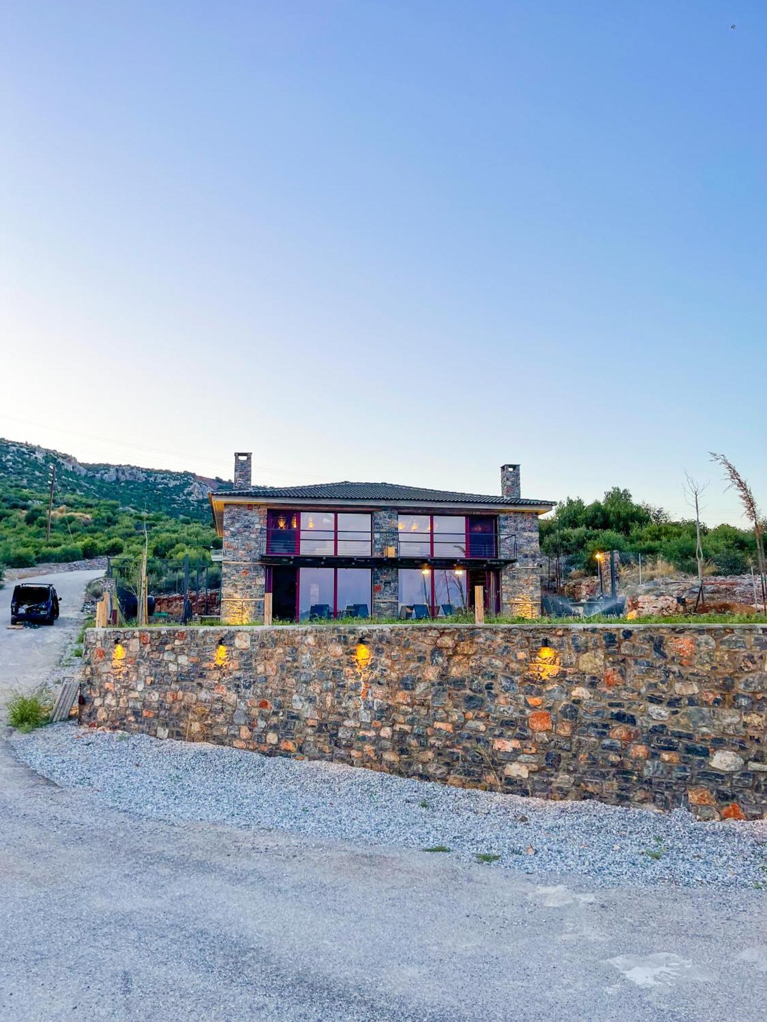 Modern Stone Villas With Swimming Pool Aliveri Ngoại thất bức ảnh